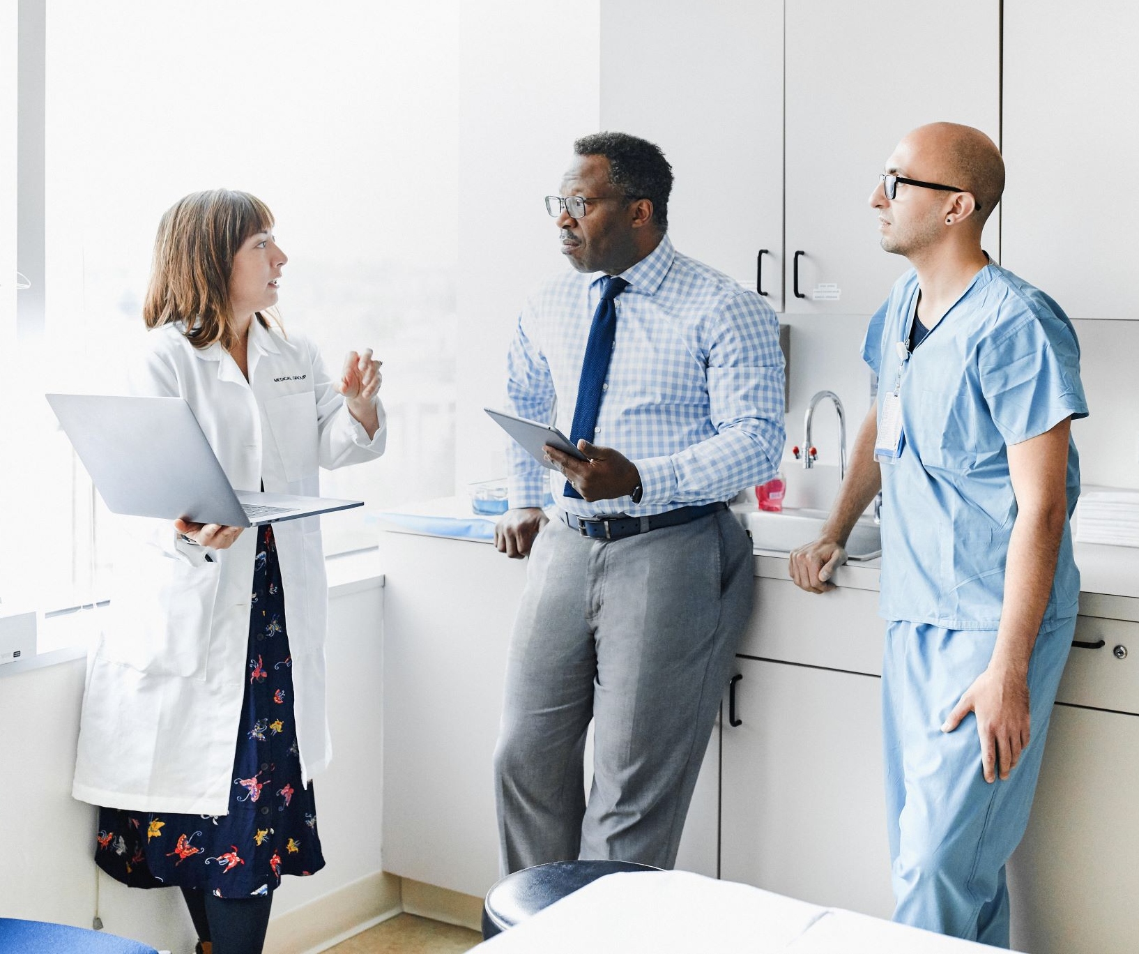 Physician meeting with staff